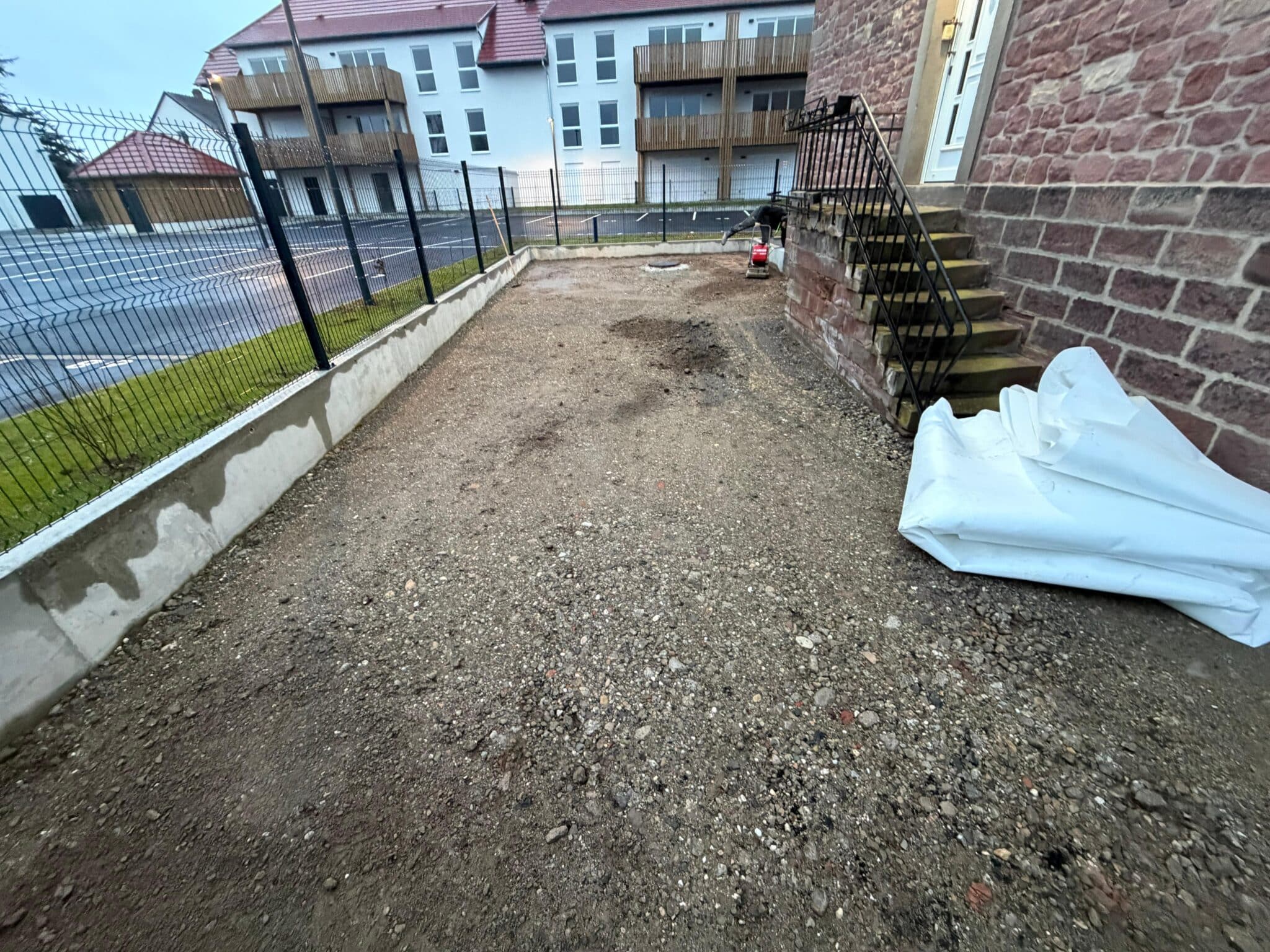 entrée de maison en gravier stabilisé à Monswiller