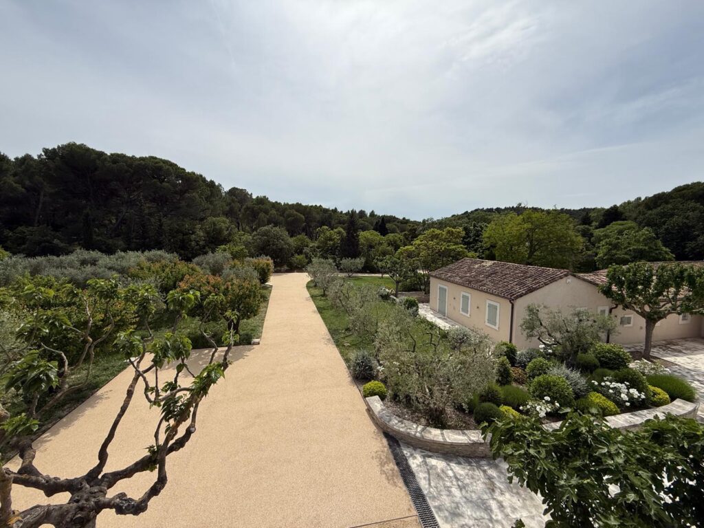 allée carrossable en résine drainante à Les Baux-de-Provence
