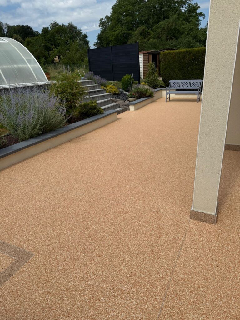 terrasse en moquette de pierre à Barbas