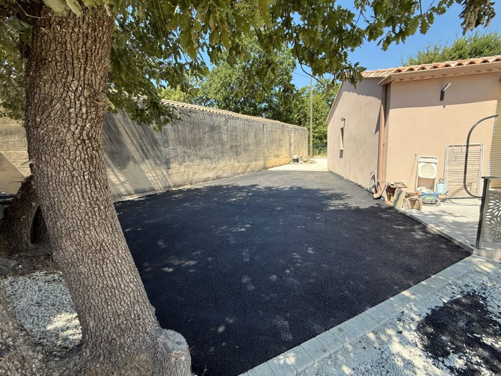 cour en enrobé à Robion