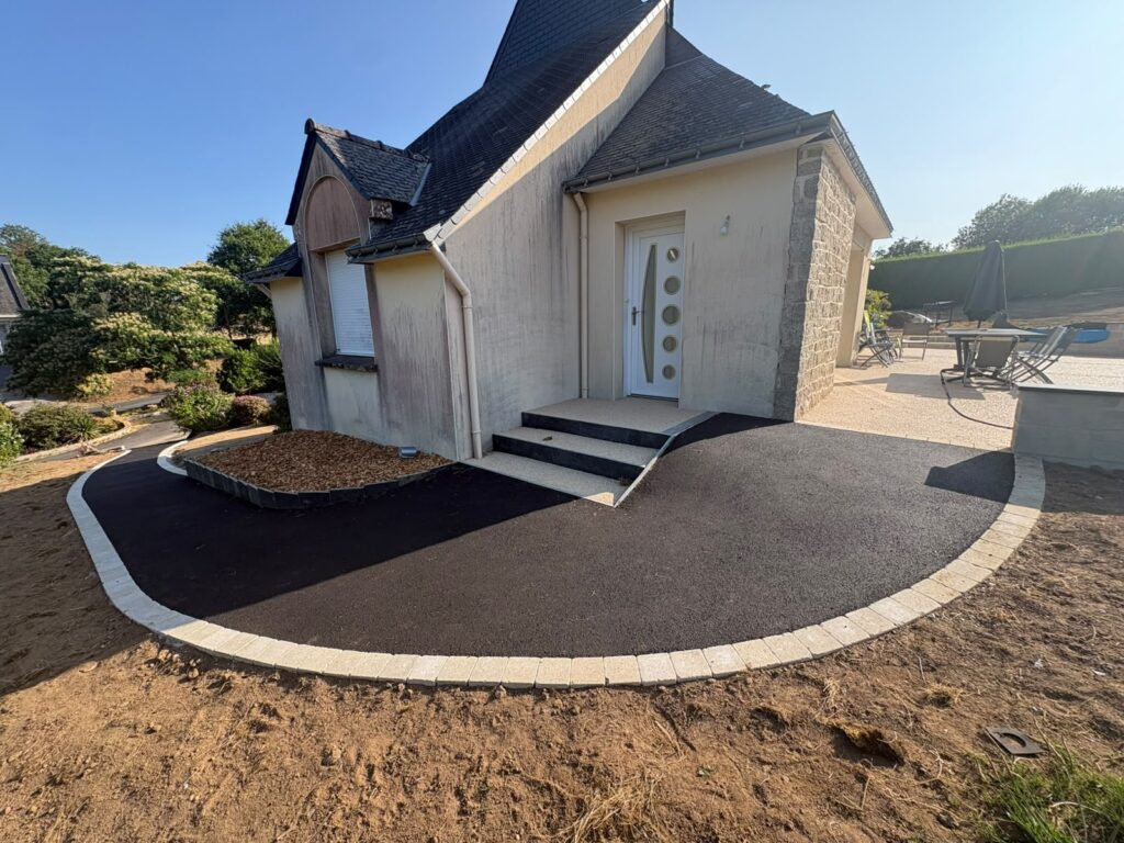 Allée de maison en enrobé à Pontivy