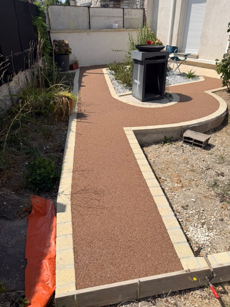 allée et entrée de maison en résine drainante à Montargis